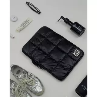 maison KEEPS Lifestyle | Puffy Dual Logo Laptop Sleeve | กระเป๋าแลปท็อป