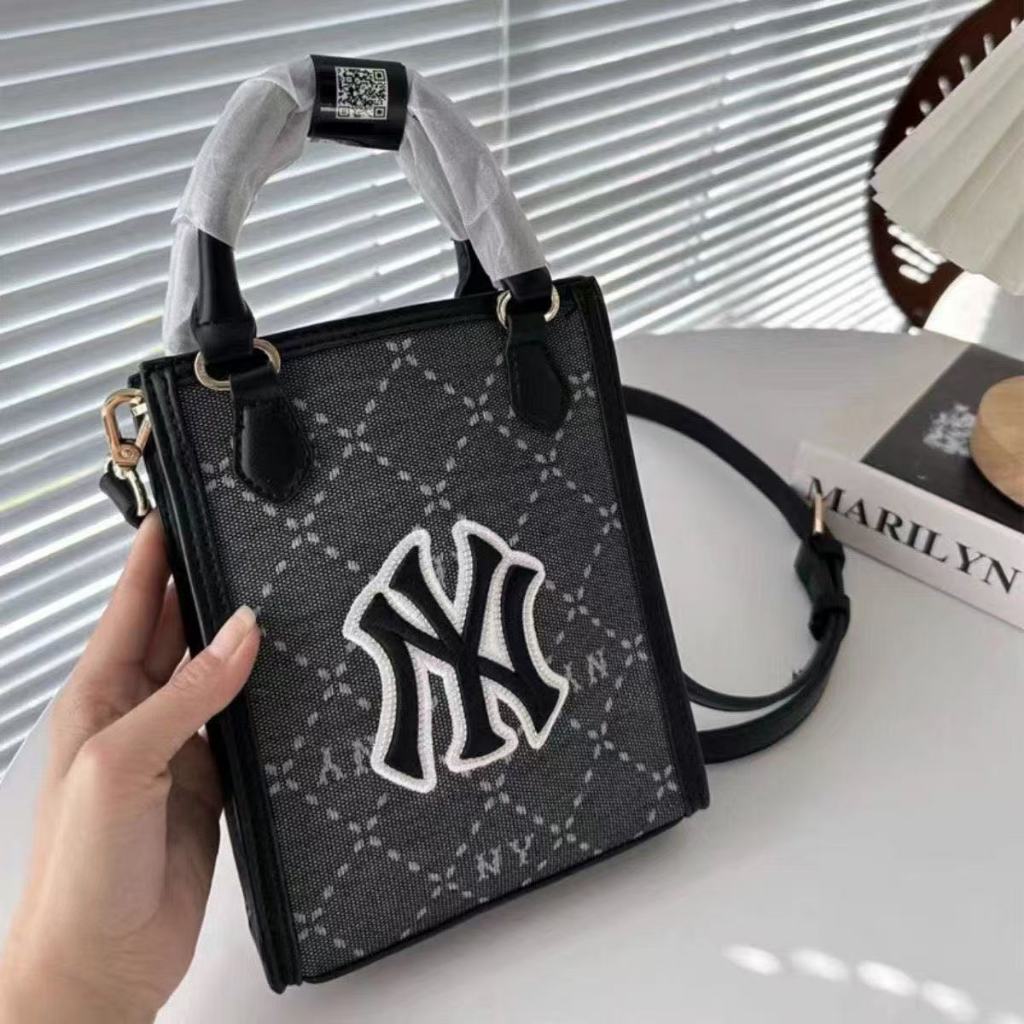 กระเป๋าเพลงโทรศัพท์มือถือ NY ใหม่มินิคลาสสิกจดหมายเพชรดอกไม้เก่ากระเป๋าสะพายไหล่อเนกประสงค์