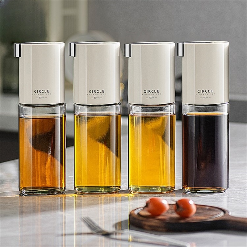 Living Thai ขวดใส่น้ํามัน ขวดใส่ซอส  เหยือกน้ำมันฝาเปิด-ปิดอัตโนมัติ 500 ml ทนความร้อนสูง