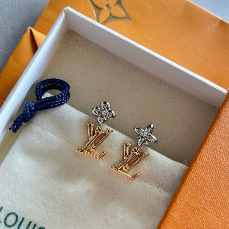 🆕ต่างหูดอกไม้หลุยส์ 🌼 LV FLORAL EARRINGs