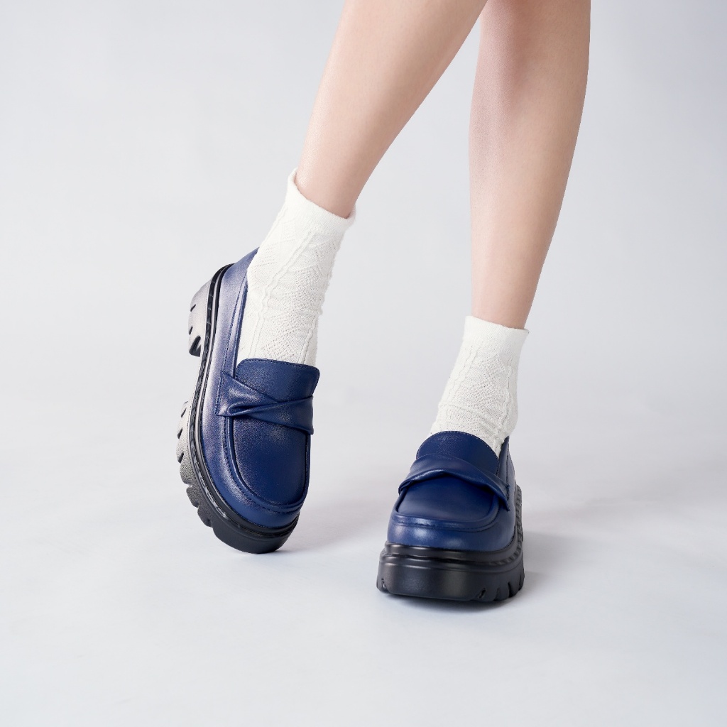 Mellowco รองเท้าโลเฟอร์วีแกนคาดหน้าทวิสต์ Loafer รุ่น Call Me Iris M1-D5001