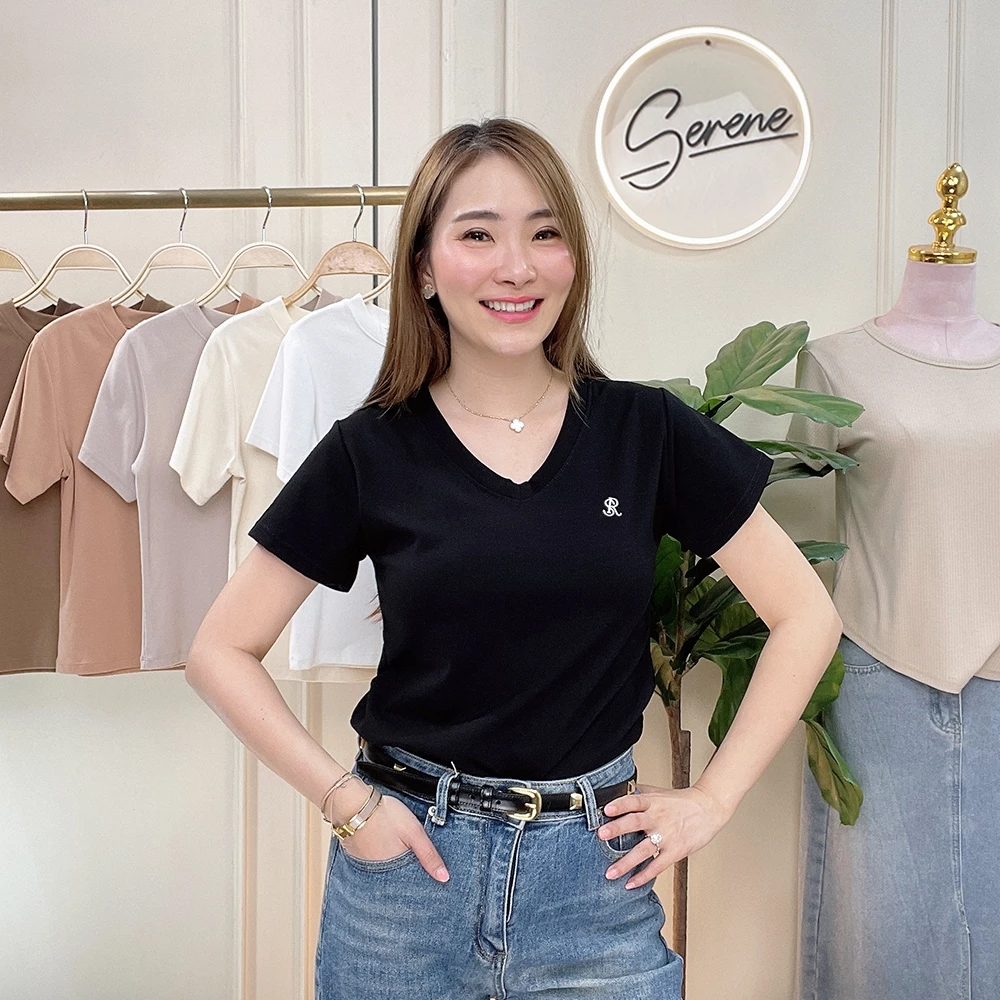 Serene's Choice เสื้อคอวีแขนสั้น ผ้าคอตตอนพรีเมี่ยมญี่ปุ่น ปักโลโก้ซีรีน Short Sleeve V-Neck Shirt