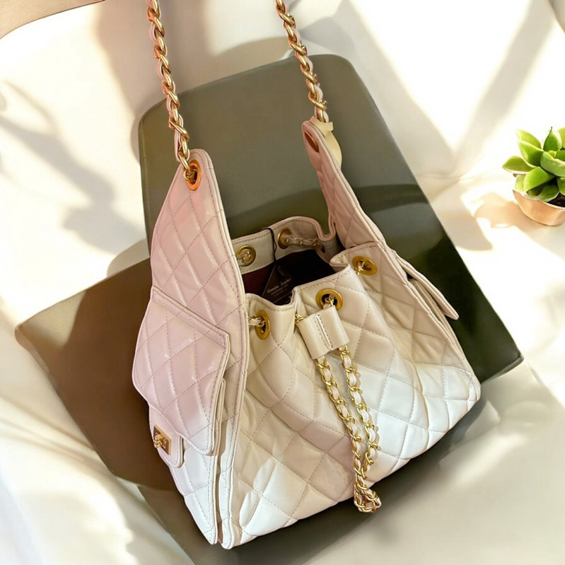 New Cherry👜 Bucket 28cm กระเป๋าหนังแกะแบรนด์Lovera