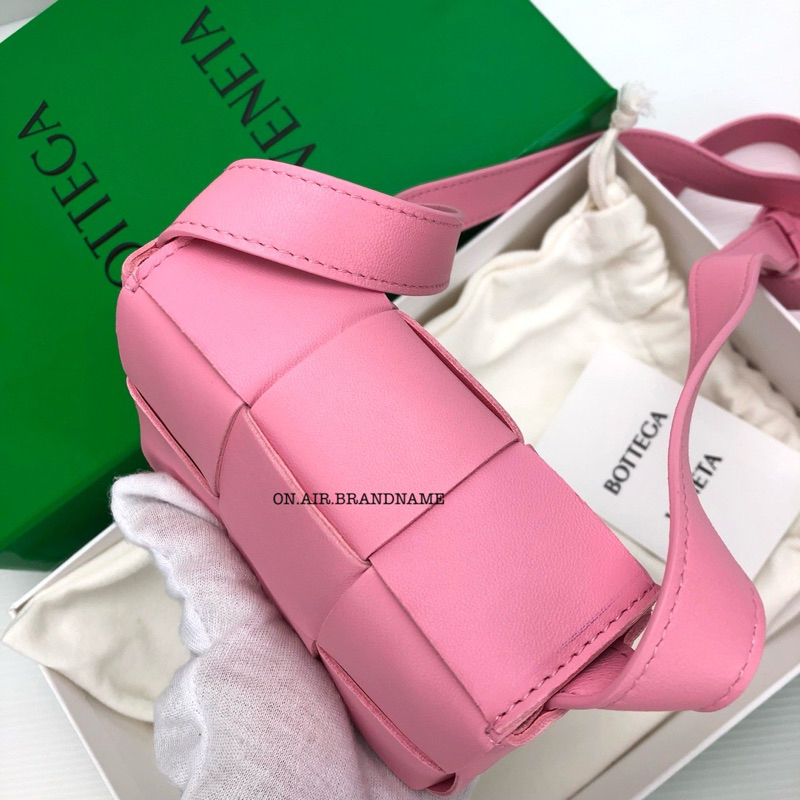 New bottega mini cassette สีชมพูน่ารัก ราคาดีงาม