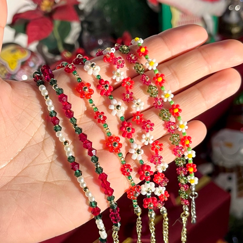 สร้อยข้อมือดอกไม้ ลูกปัดญี่ปุ่น สีแดง เขียว