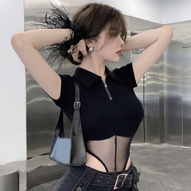 เสื้อท่อนบนสั้นผ้าตาข่ายสีดำสำหรับผู้หญิงในฤดูร้อน สไตล์เรียบง่ายและเซ็กซี่เสื้อยืดแขนสั้นทรงเข้ารูป