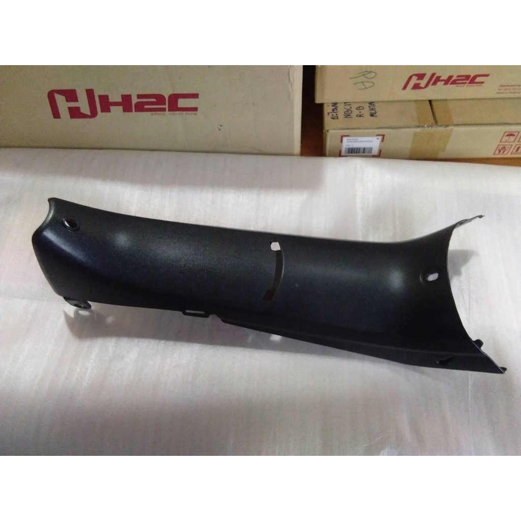 ฝาครอบตัวถังสีดำ สำหรับรถรุ่น Honda Dash125 B46  NZ125TSB รหัสสินค้า 64320-KBP-750ZA อะไหล่แท้เบิกศู