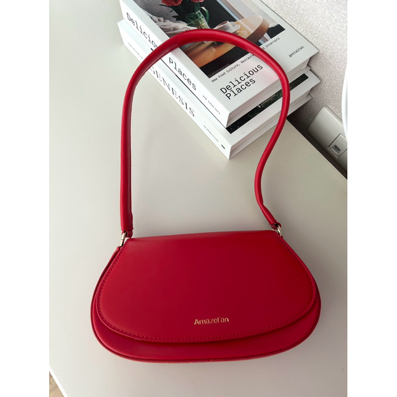 [🍒ส่งต่อมือ1] กระเป๋าสะพายข้างทรงขนมปัง Amazefan สีแดง สวย