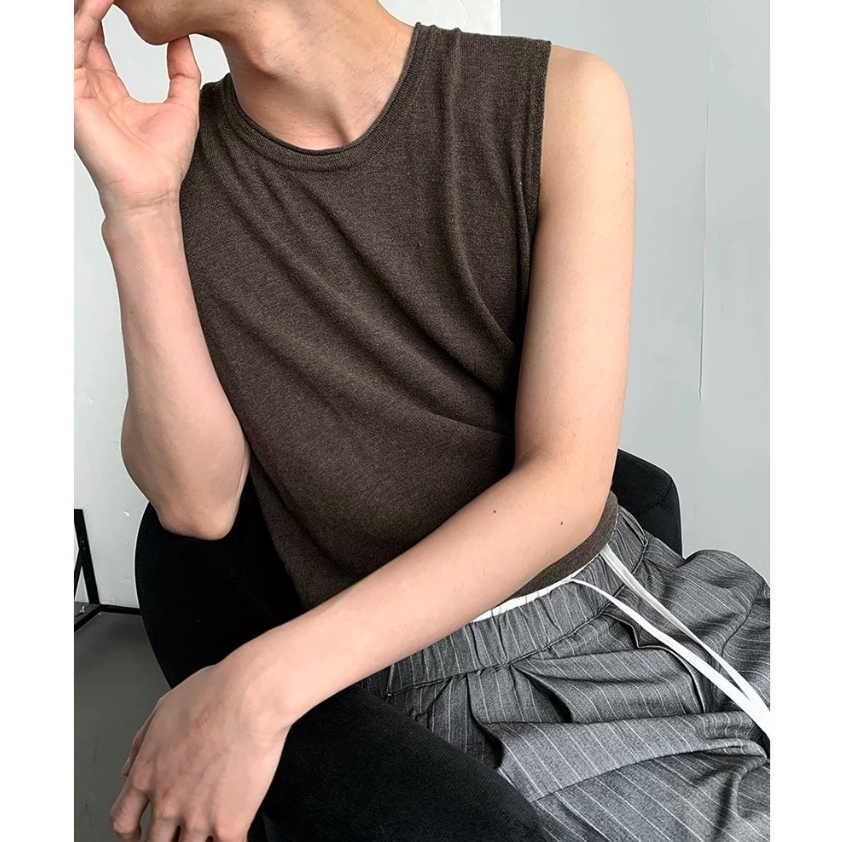 LEELA - LL VEST BROWN - เสื้อแขนสีน้ำตาล