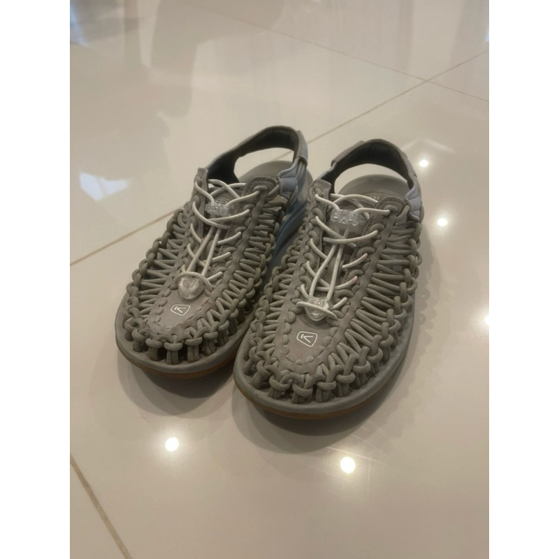 (มือสอง)  Keen woman