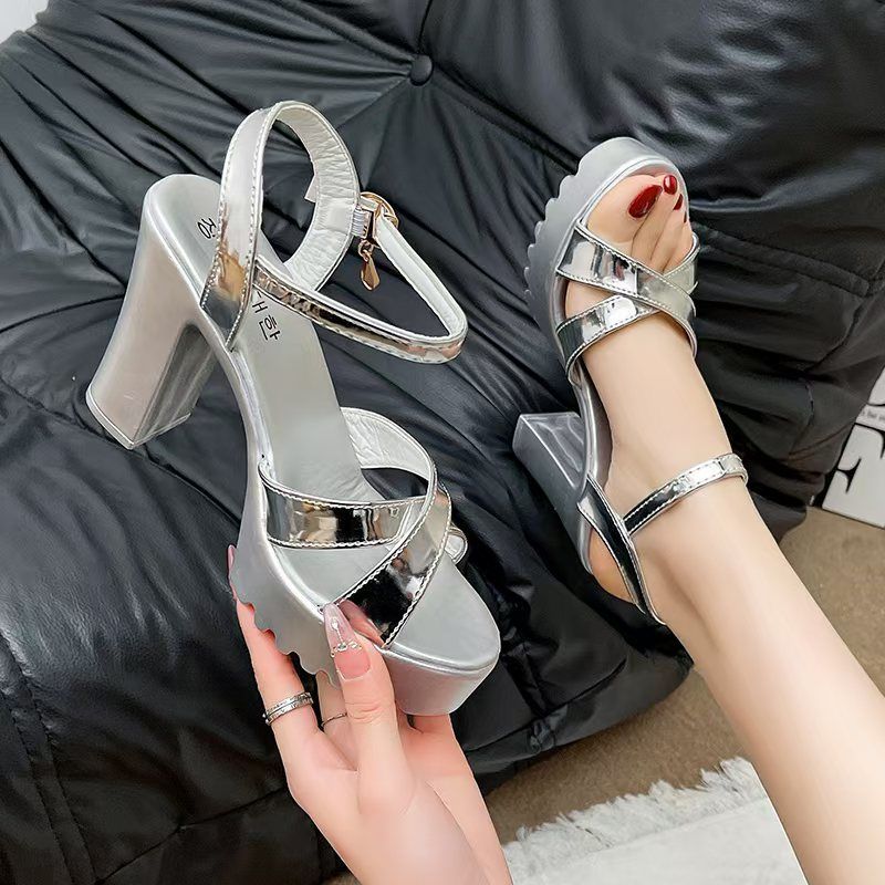 35-42หลา ขนาดใหญ่ รองเท้าส้นสูง 4 นิ้ว พื้นผิวหนัง PU สําหรับผู้หญิง แพลตฟอร์มก้นหนา