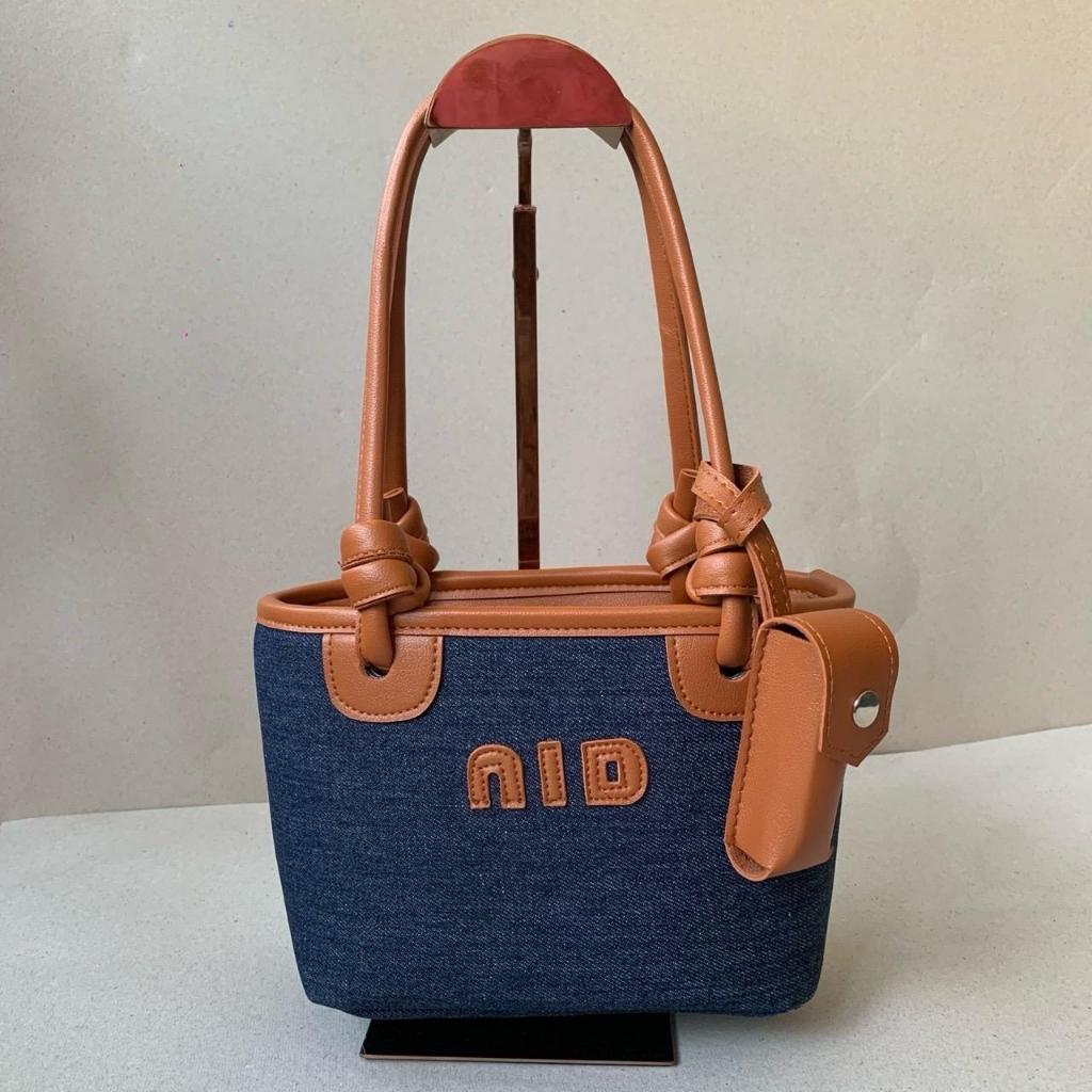 772 กระเป๋าNIDORAงานแท้ รุ่นหูผูกได้ไปพร้อมกระเป๋าใส่ลิป งานน่ารักมาก หนา 4 นิ้วครึ้ง กว้าง 10 นิ้ว 