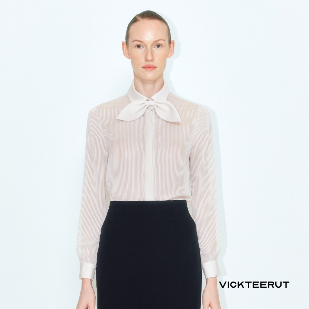VICKTEERUT Re-Edition Long Sleeve Shirt with Detachable Bow เสื้อเชิ้ต แขนยาว ตกแต่งโบว์ถอดออกได้ – โปรปัง