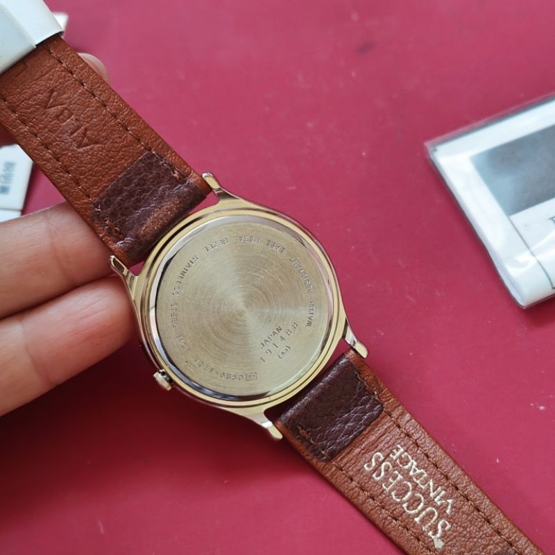 นาฬิกาวินเทจ หน้าพระจันทร์ Alba by Seiko ระบบควอตซ์ หรูหรา สภาพป้ายห้อย จากญี่ปุ่น สายเดิมๆสายจะมีรอยบ้างตามรูป