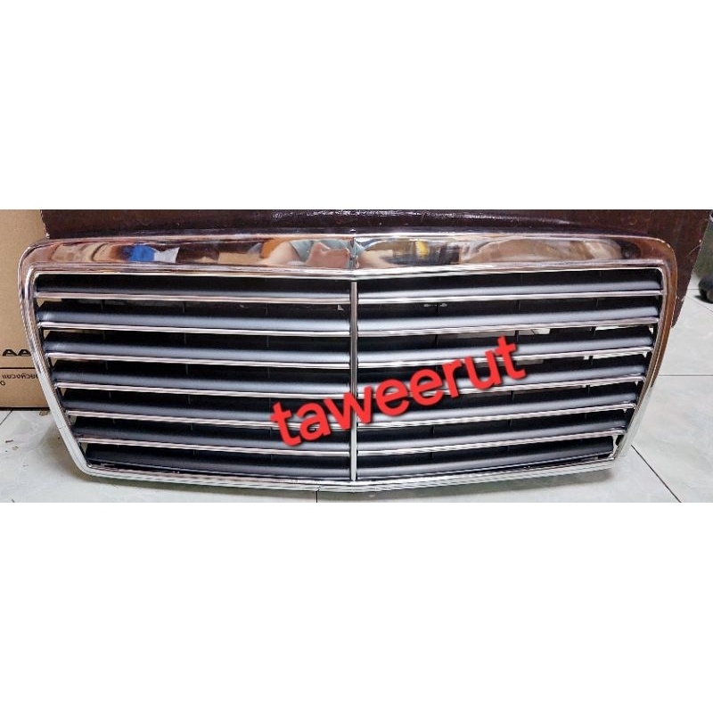 BENZ หน้ากระจังแต่งครบชุด W124 สินค้ามีตำหนิประกบไม่สนิท ตรงคิ้วล่างสุดจุดเดียว(fa)