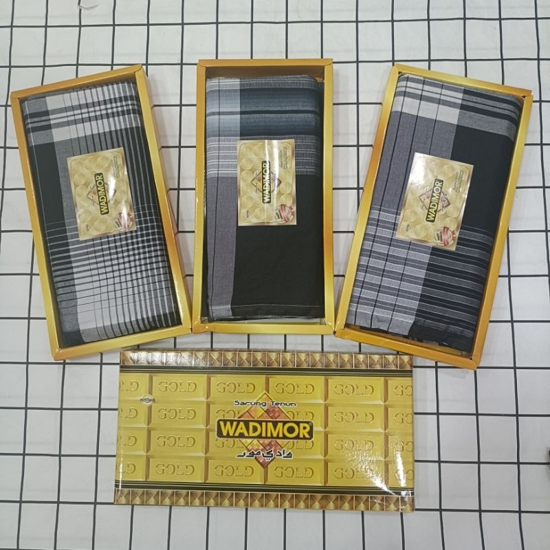 มาใหม่ผ้าโสร่งผู้ชาย  โทนขาว ดำ   WADIMOR  ลายใหม่ๆ สวย ดูดี กว้าง 2 เมตร ผ้าไม่ลืน ซับน้ำดี เย็บแล้วกล่องส้ม