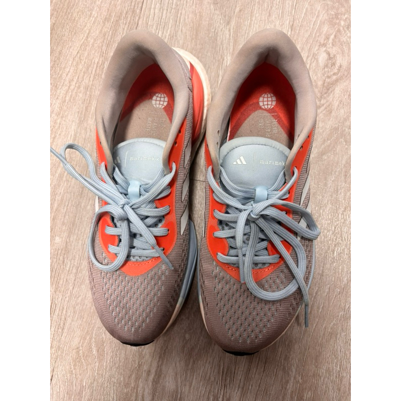 รองเท้า Addidas Mariemekko