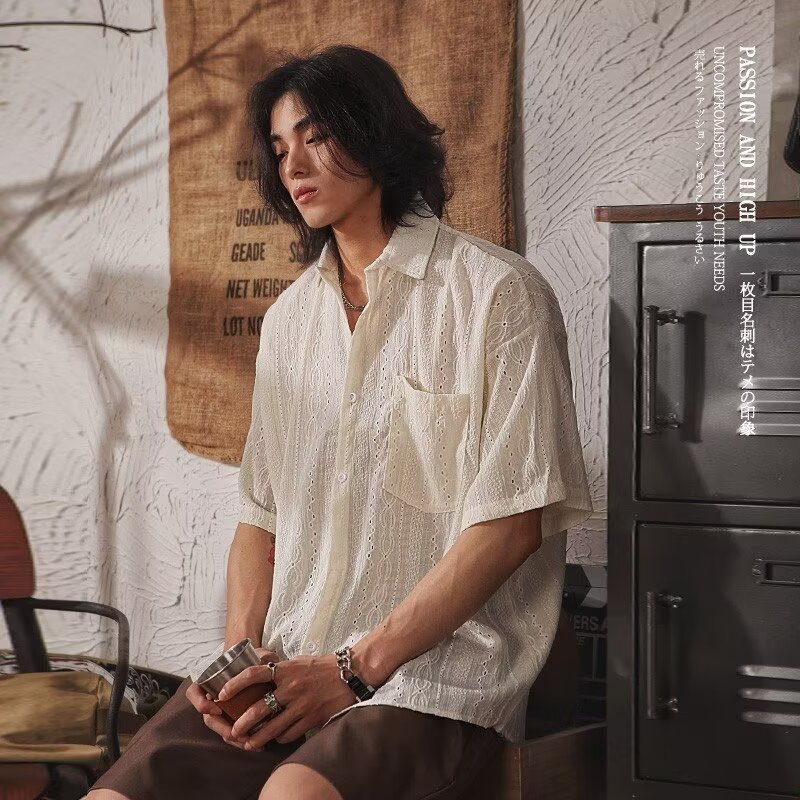 จัดส่งจากประเทศไทย ONE-WE เสื้อเชิ้ต ทรงหลวม แฟชั่นฤดูร้อน การออกแบบแกะสลักกลวง เสื้อนักศึกษาแขนสั้น แฟชั่นชาย