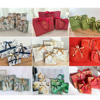 BOX พร้อมส่ง...ถุงกระดาษหูหิ้ว ถุงของขวัญ พิมพ์ลาย ผูกโบว์ ใส่ของรับไหว้ มีหลายลาย กระดาษหนา เกรดพรีเมี่ยม
