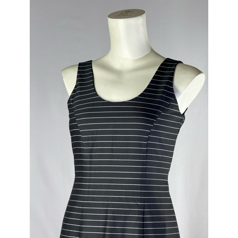 เดรสทรงเข้ารูปลายทางขาวดำต่อลายทั้งตัวผ้าผสม