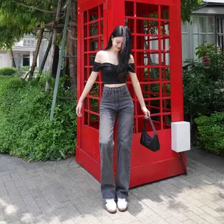 กางเกงยีนส์เอวสูงขากระบอกตรง รุ่น Sassy Jeans