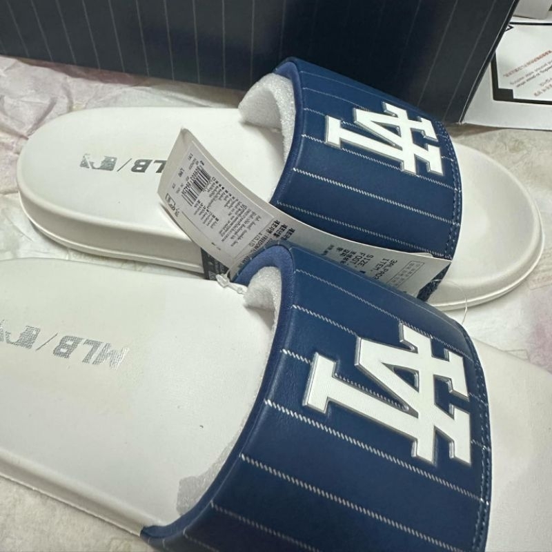 แท้ 💯 MLB Mound/ Dia Monogram Slides/Sandals รองเท้าแตะแบบสวม NY สีดำ/สีขาว/สีน้ำเงิน