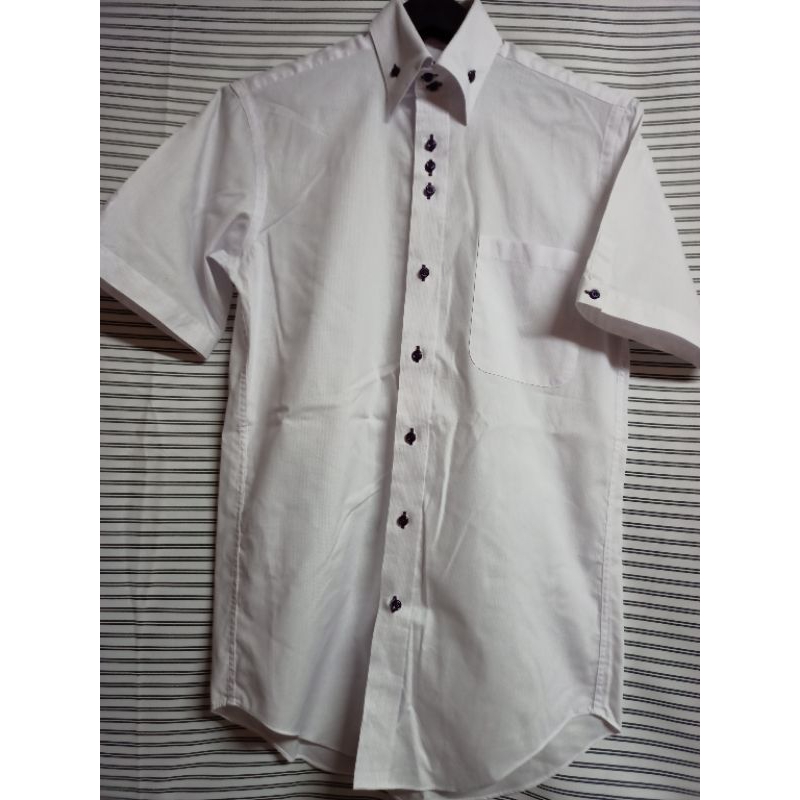 H62 เชิ้ตชายมือสอง ผ้าคอตตอน รอบอก 38 บ่า 17 แขน 10 ยาว 30.5
