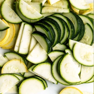 🛒Oishi-Fresh🥒ซูกินี่ ปลอดสารพิษ 1 กก. รสชาติกรอบ สด ใหม่ ใยอาหารสูง หวานออร์แกนิค เคลมได้ 1-2 วัน