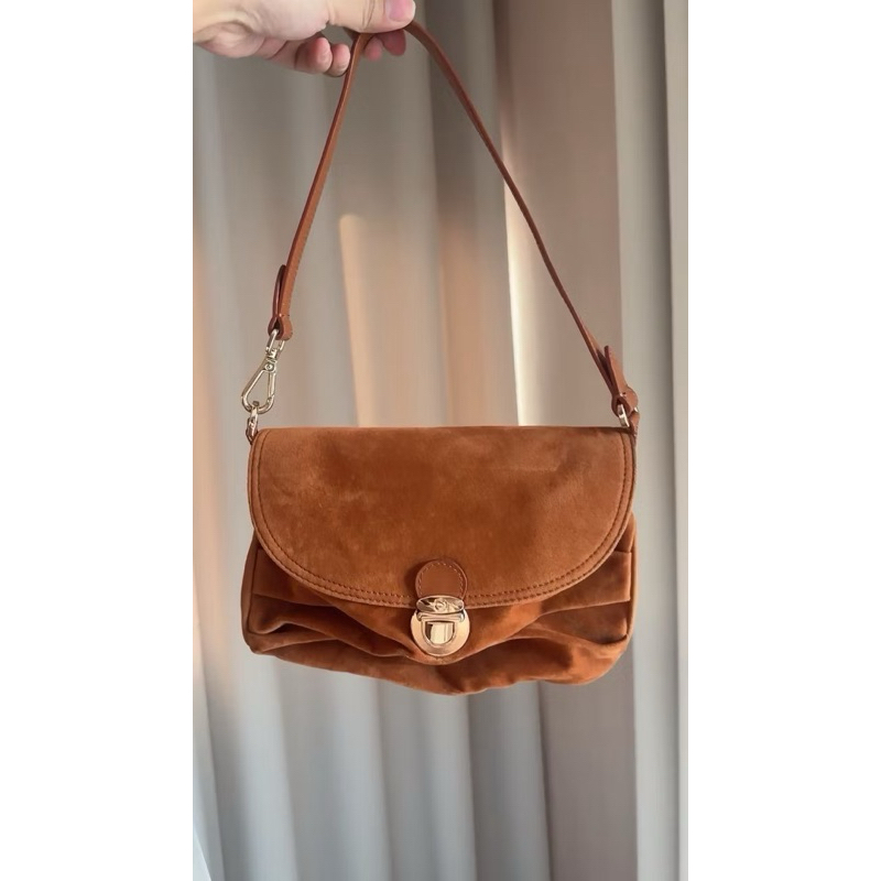 ราคาเต็ม 2190 บาท รวมกระเป๋า Signy Velonica มือ 2 อยากดูสีไหนเพิ่มเติมสอบถามได้เลยค่ะ