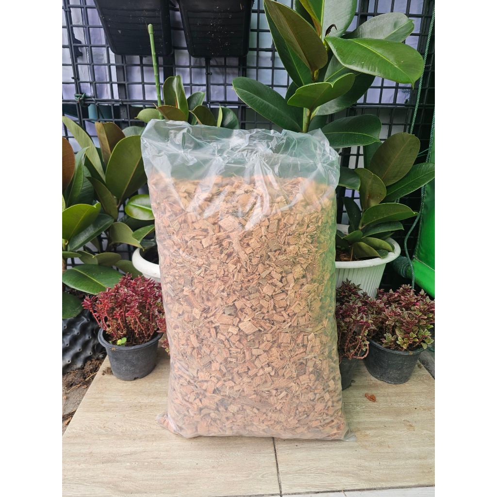 มะพร้าวสับ สำหรับปลูกต้นไม้ ผสมปลูกต้นไม้ ถุง 1.5กิโล +- ใส่กระถาง8นิ้วได้ 15ใบ