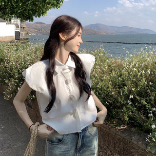 🌵Grace_chili🌵 เสื้อแฟชั่นผู้หญิง แขนกุด สีพื้น กระดุมลายดอกไม้ ผ้าใส่สบายและดีไซน์ประณีต W590