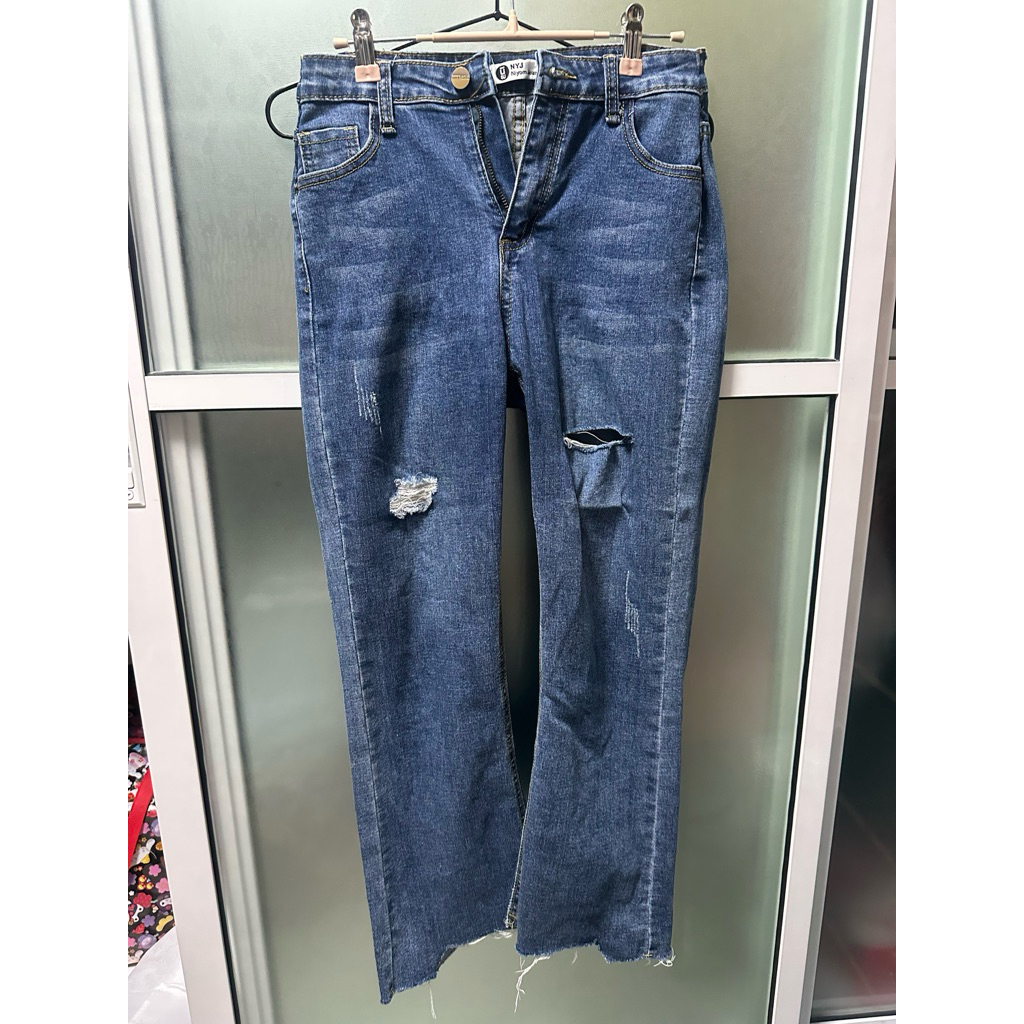 กางเกงยีนส์ทรงเข้ารูป ผ้ายืด จากนิยมยีนส์ Niyom Jeans