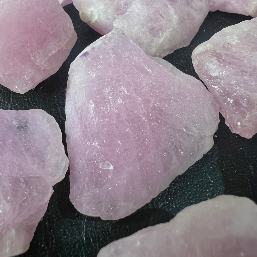 หินมอร์แกไนต์ แร่ดิบ (Morganite)  เลือกก้อนได้  แร่หายาก จากธรรมชาติ