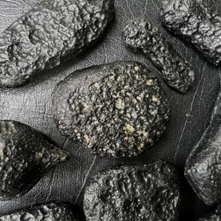 หินสะเก็ดดาวก้อนใหญ่ (Tektite) เลือกก้อนได้ ก้อนดิบจากธรรมชา…