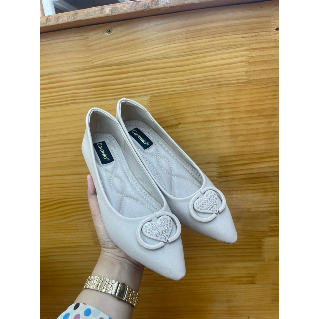 Cawavia คัชชูใส่ทำงาน สีครีมดีเทลน่ารัก