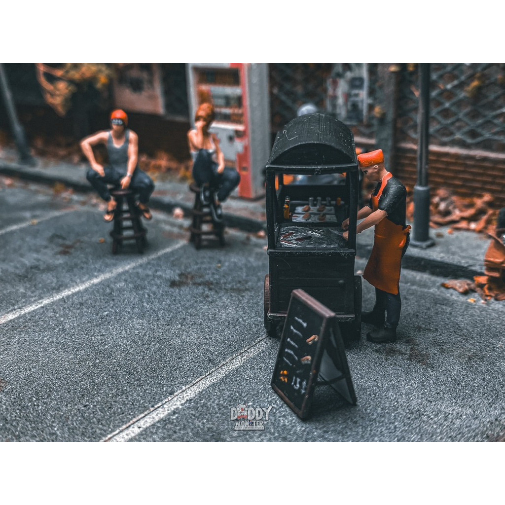 ฟิกเกอร์1/64 โมเดลคนจิ๋ว ผช 2 ผญ1 ร้าน +ป้าย     งานแฮนด์เมด วัสดุ เรซิ่น ปริ้น 3D ลงสี