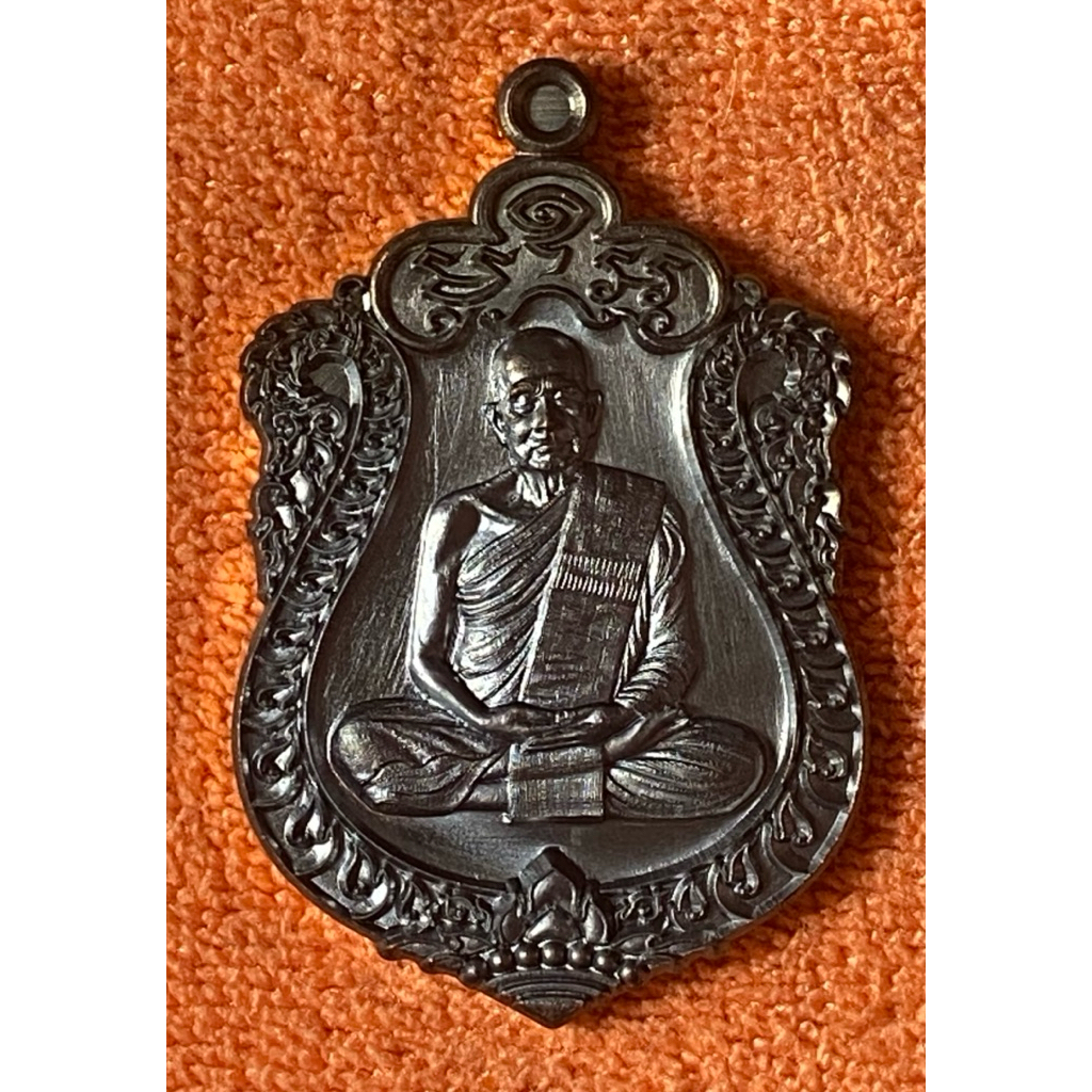 หลวงปู่กลม เหรียญแจกทาน เสมา8รอบ เนื้อทองแดงรมดำ เลข646