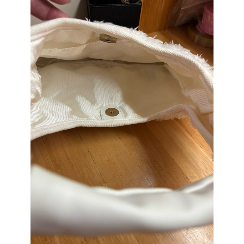 กระเป๋าผ้า สีขาว แบรนด์ Hunties hour