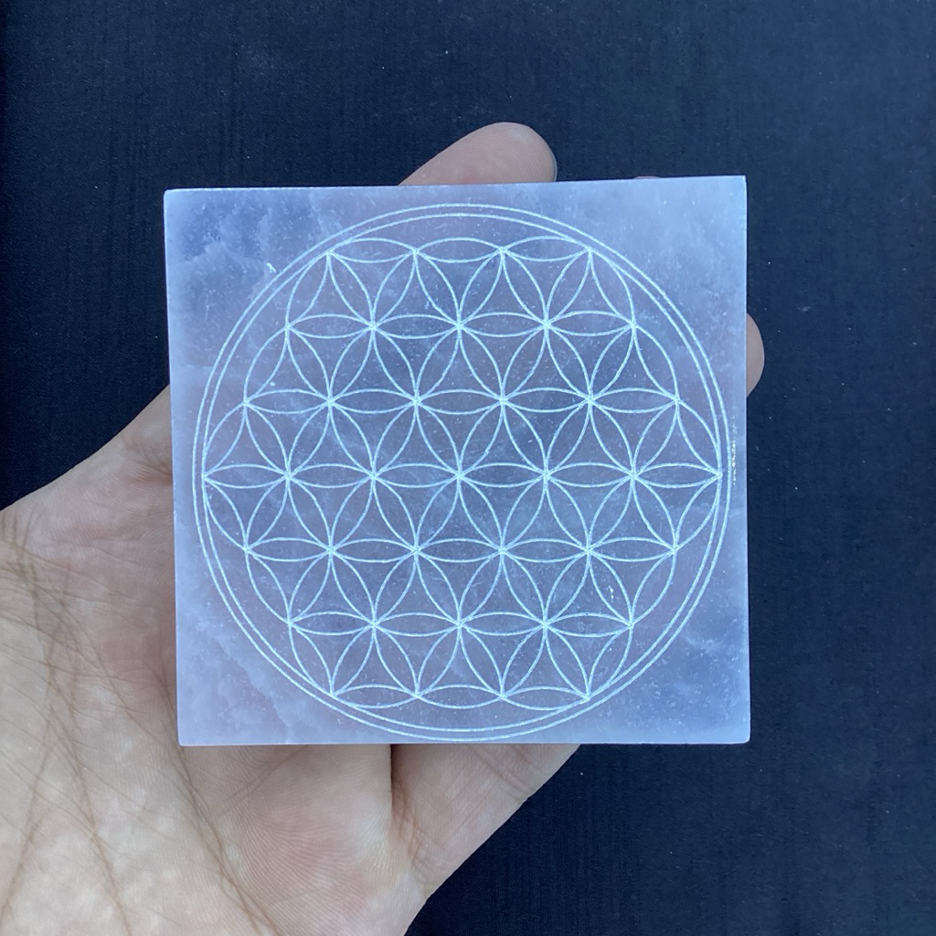 One Piece Selenite Square 7x7 cm Polished Stone - Healing Crystal, Energy Cleansing, Chakra Balance, Home Décor
