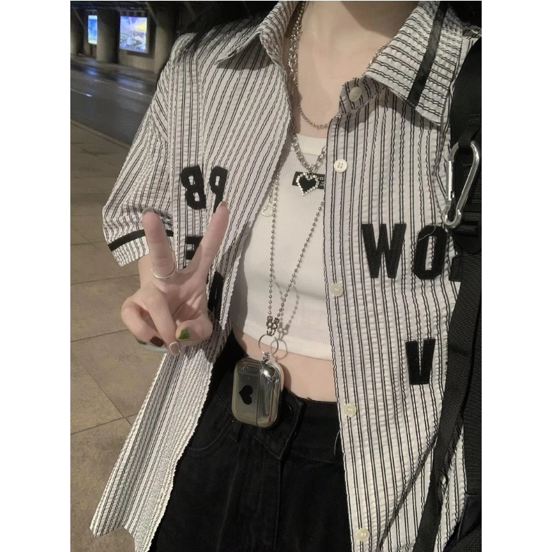 🌻Grace🌻 เสื้อเบลาส์ผู้หญิง ทรงหลวม ลายทาง แฟชั่นอเมริกันย้อนยุค ลายทาง สไตล์ลำลอง#W532
