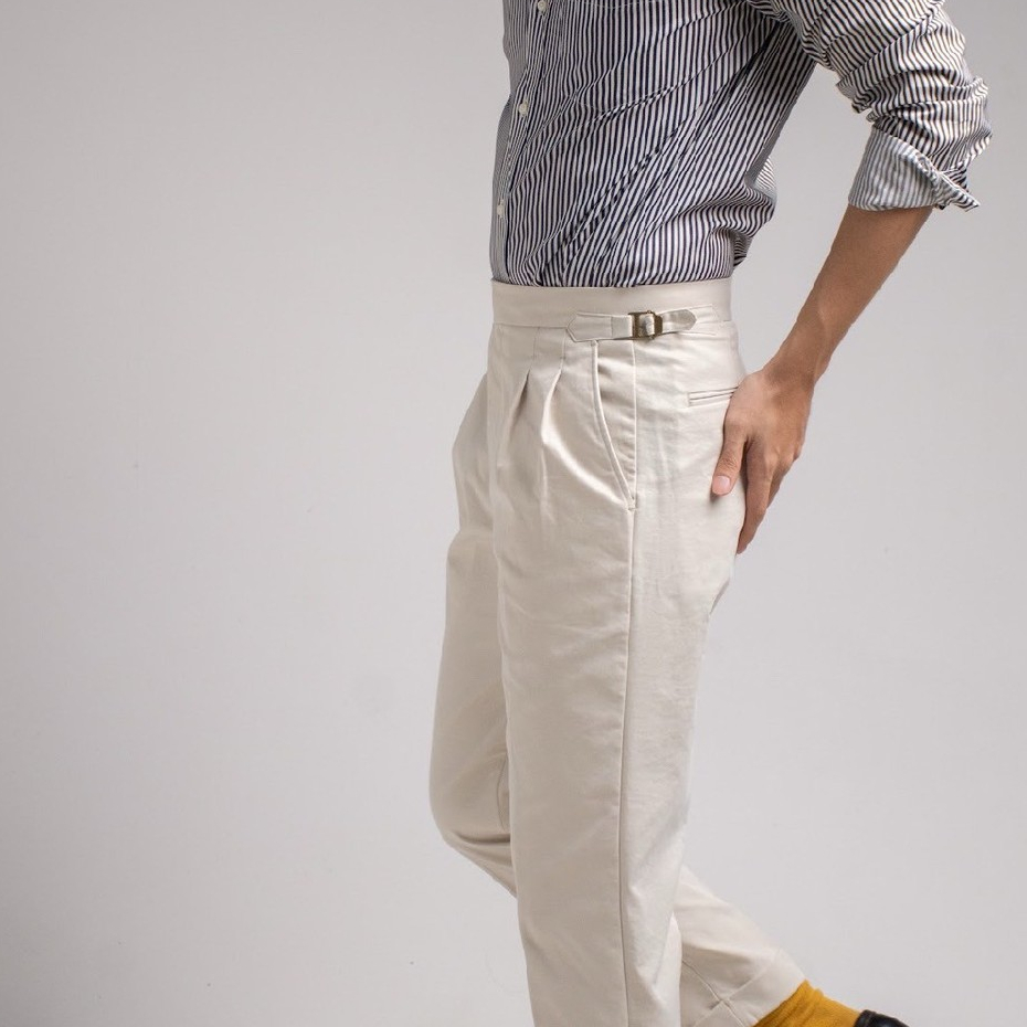 era-won กางเกงขายาว รุ่น DOUBLE BELTS TROUSERS GOLDEN HOOKS มีเข็มขัดด้านข้าง ทรงกระบอกตรง สี Vanila classic - รูปที่ 3