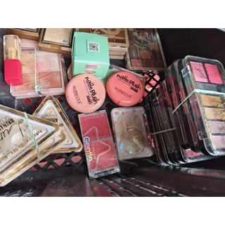 สินค้าโล๊ะล้างสต็อก ขออนุญาติคละแบบ อายแชโดว์ บลัชออน คิ้ว ลิป สินค้ากล่องมีตำหนิ ข้างในใช้งานได้ปกติ. มีมากกว่าในรูป