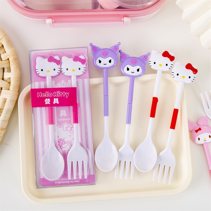 ชุดช้อนส้อม Sanrio พลาสติก ลายซานริโอ้ สุดน่ารัก!! ขนาด 18 ซม. ด้ามจับกันลื่น จับถนัด ไม่บาดปากเด็ก