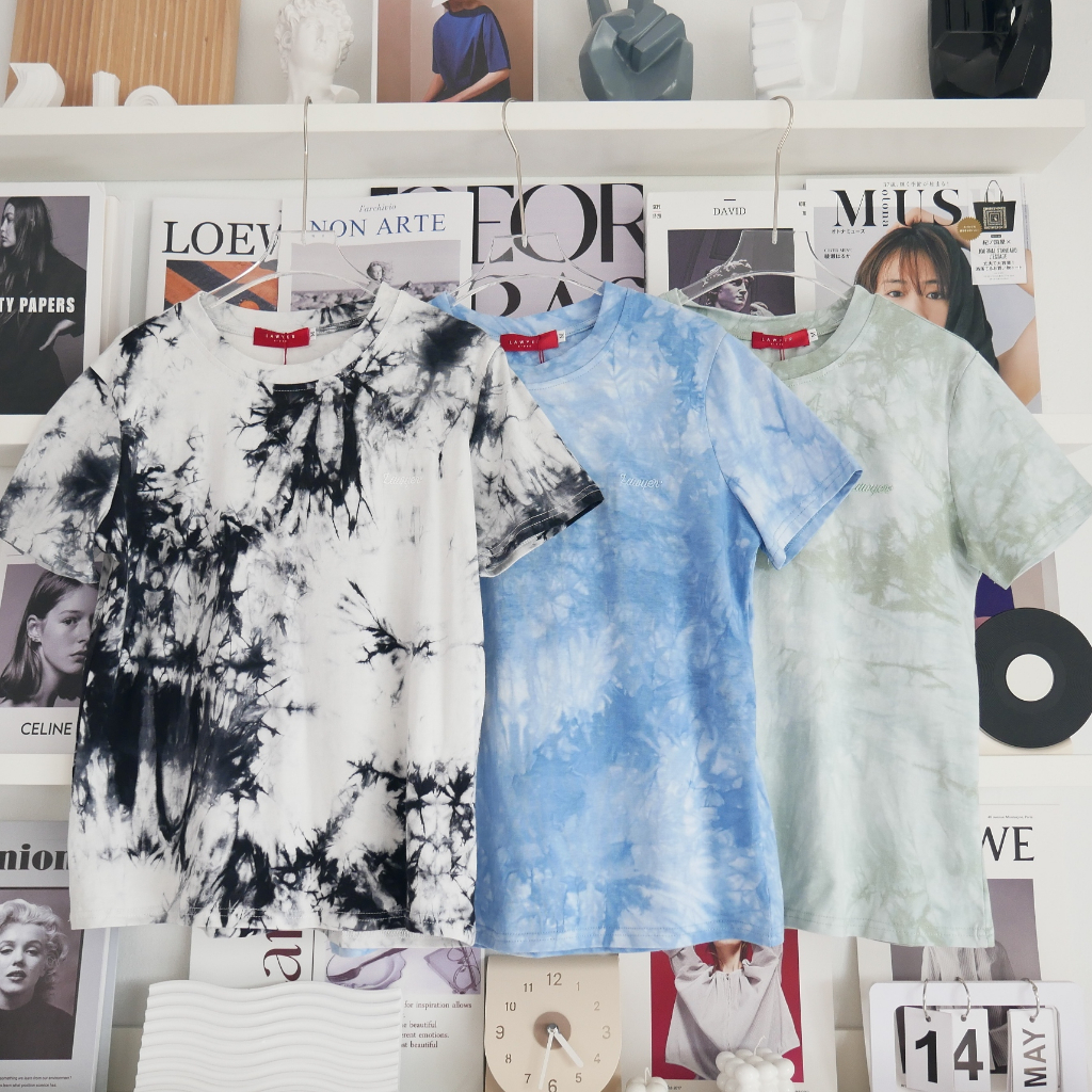 Lawyer Store [ 720189 ] เสื้อยืดคอกลมแขนสั้น ลายมัดย้อม ปักLawyer ผ้ายืดเนื้อนุ่ม เสื้อยืด เสื้อมัดย