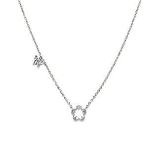 Fyne Fories Fluer de Lune Necklace ♡ สร้อยคอห้อยจี้ดอกไม้และ…