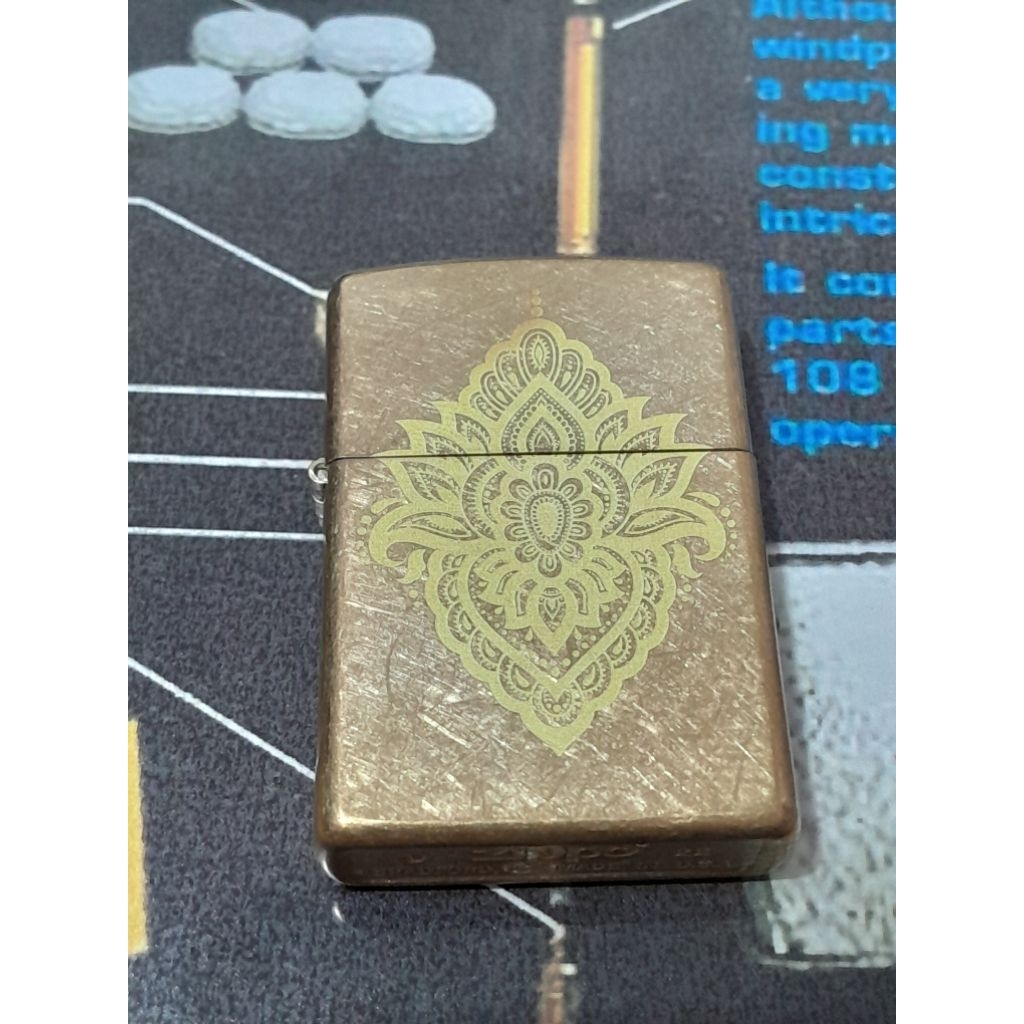 อะไหล่ถังนอก zippo ขนาดมาตรฐานสีทองผิวทองเหลืองลายแบบเลเซอร์ของใหม่ไม่ผ่านการใช้งานรับประกันของแท้