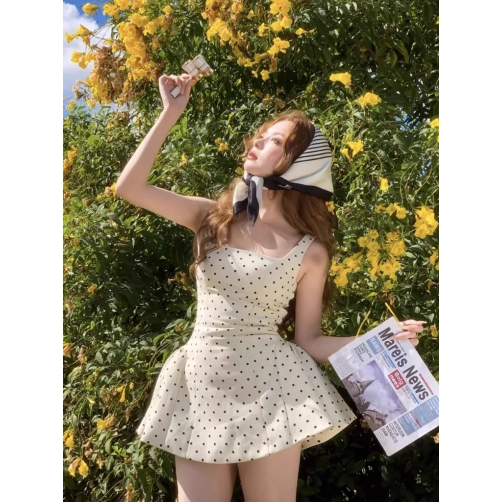 ชุดเดรสลายจุดสีขาวเล็กสไตล์ฝรั่งเศสย้อนยุค Yu Shuxin ฤดูใบไม้ผลิและฤดูร้อน 26 ใหม่ กระโปรงสั้นทรงพองสไตล์เจ้าหญิงระดับไฮ