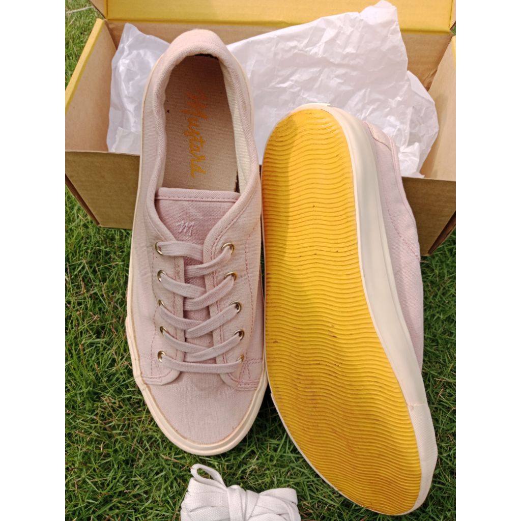 ส่งต่อ Alexis in Rose จาก Mustard Sneakers 🩷