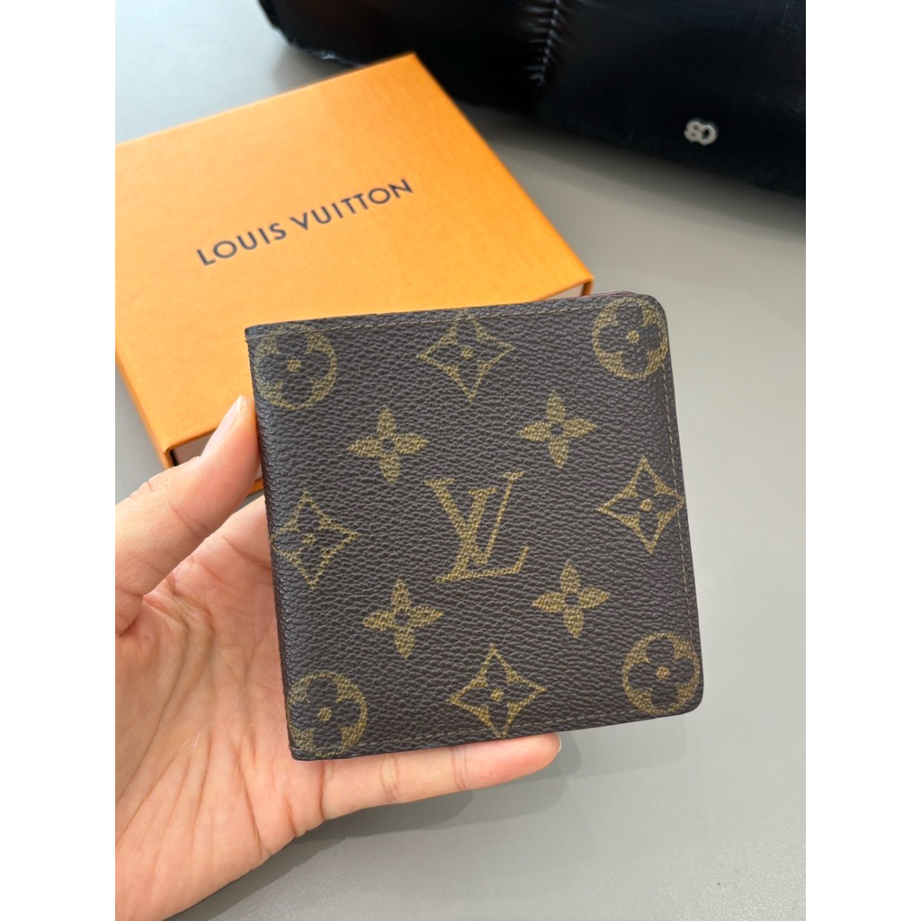 LV Men wallet 6 cards มือสองของแท้💯ค่ะ (รบกวนทั่กแชทก่อนสั่งค่ะ)