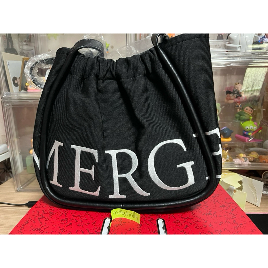 กระเป๋า MERGE Medium